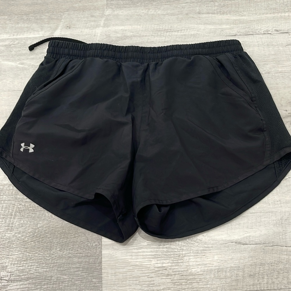 UA SHORTS W POCKETS